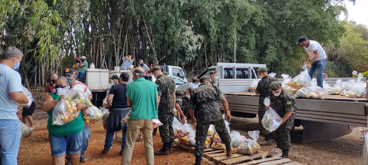 Foto 7 de 24 — Mais de 14 mil cestas com alimentos já foram doadas na Ceagesp em Araraquara